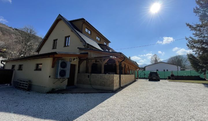 Boční pohled na Chalupu Bělá