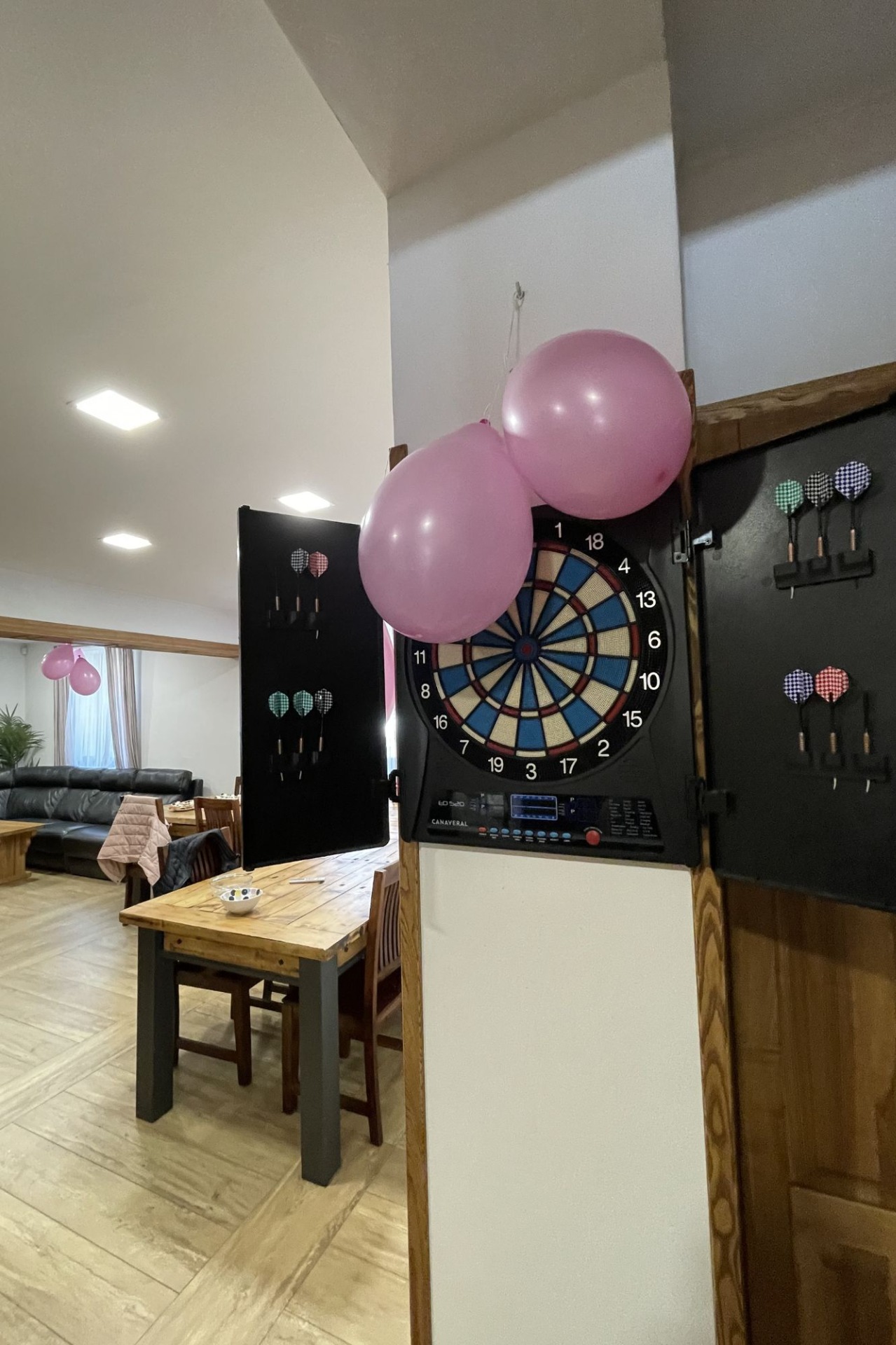 Posezení a hry ve společenské části